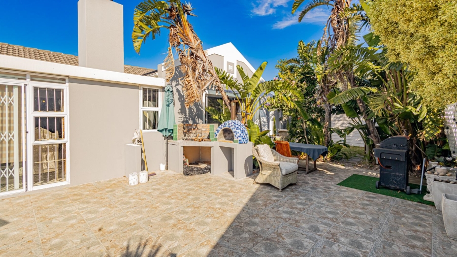 3 Bedroom Property for Sale in Sunningdale Western Cape